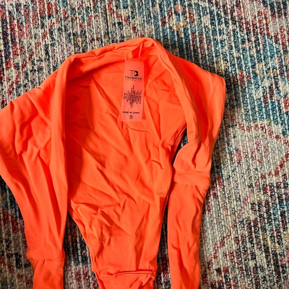 Bikini - Picture 2 of 3